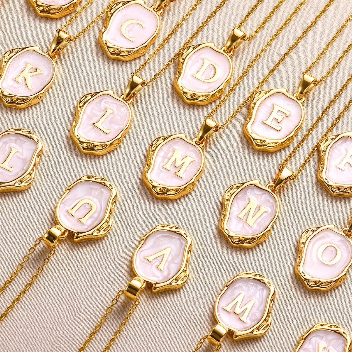 European and American Fashion O-shaped Chain Pendant with 26 Letter Elements Necklace, Women's High-end Feel, Light Luxury, Daily Wear, Party Wear, Fake Wear