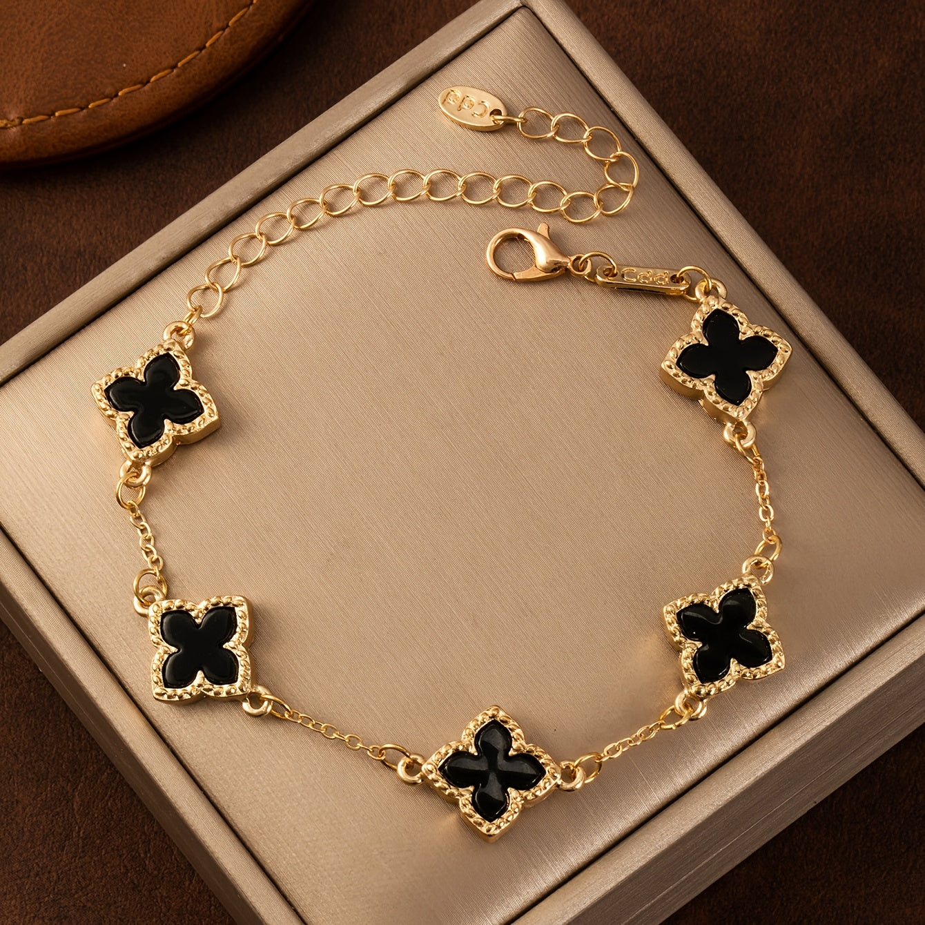 1pc Lucky Clover Elegant Bracelet - Golden-Tone Chain with Red Enamel, Perfect for Valentine's Day, Mother's Day, Teacher Appreciation, and Back-to-School Gifts, Teacher Appreciation Gift|Elegant Bracelet Design|Durable Chain Bracelet